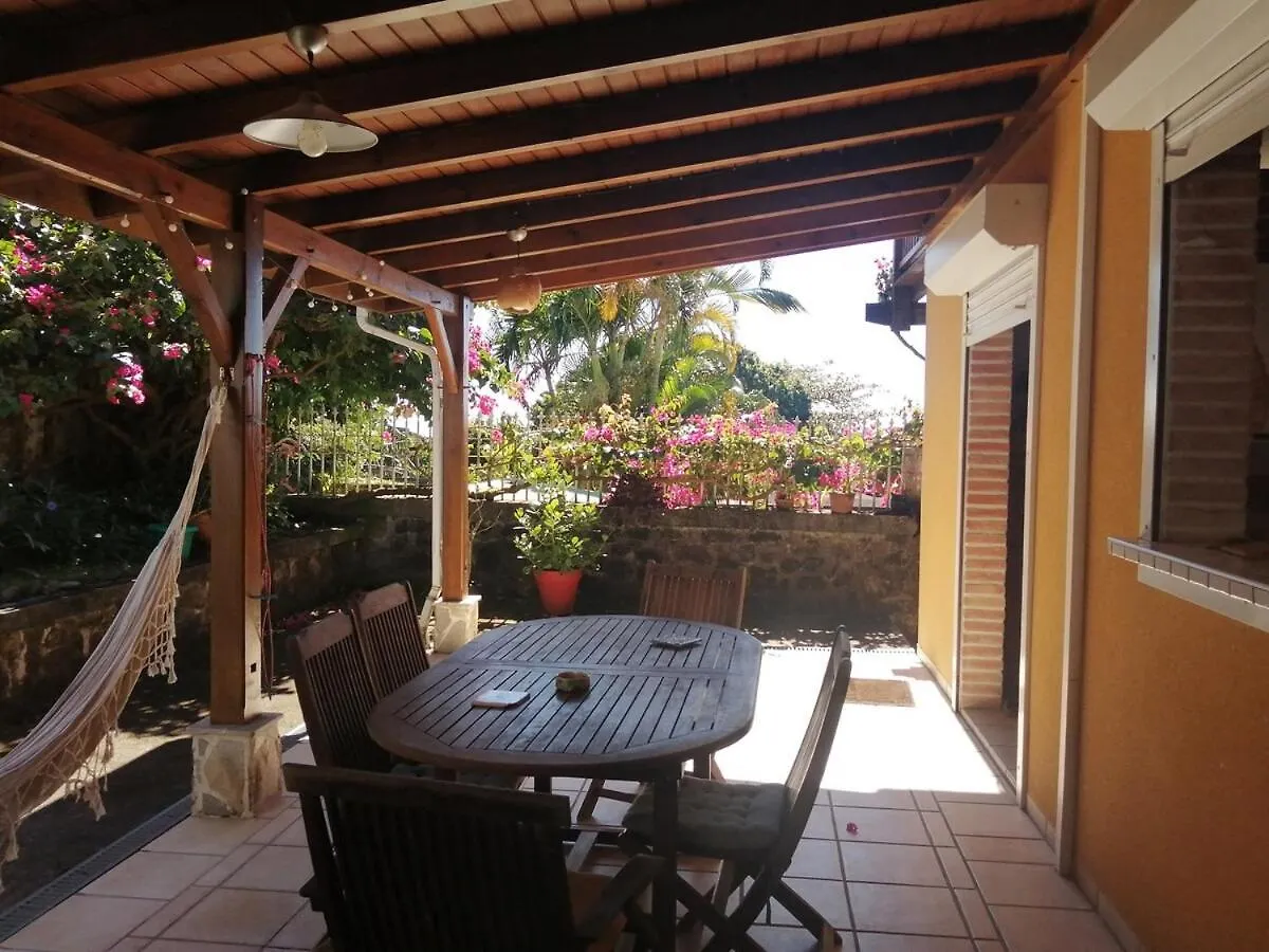 House With Small Garden And View 생클로드 0*,